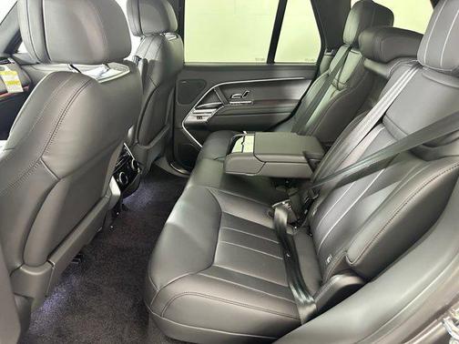 2025 Land Rover Range Rover P400 SE