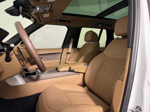 White 2025 Land Rover Range Rover P530 SE