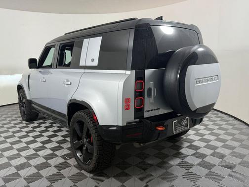 Hakuba Silver Metallic 2024 Land Rover Defender 110 P400 X