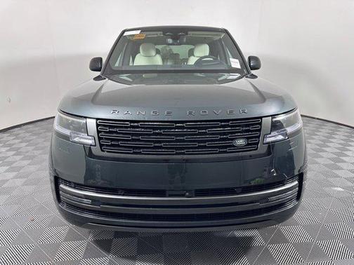 2025 Land Rover Range Rover P550e SE