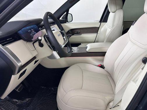 2025 Land Rover Range Rover P550e SE