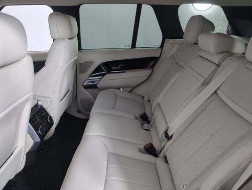 2025 Land Rover Range Rover P400 SE