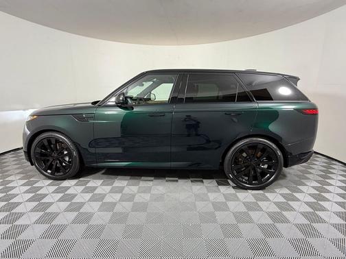 British Racing Green SV Bespoke Ultra Met Gloss 2026 Land Rover Range Rover Sport SE