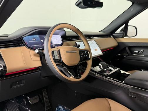 British Racing Green SV Bespoke Ultra Met Gloss 2026 Land Rover Range Rover Sport SE
