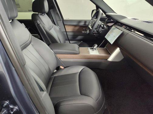 2025 Land Rover Range Rover P530 SE 7 Seat