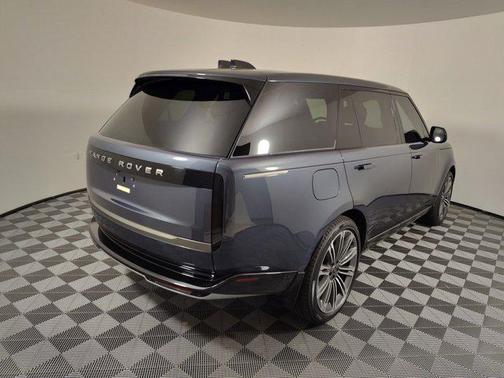 2025 Land Rover Range Rover P530 SE 7 Seat