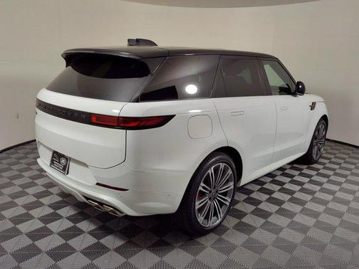 2025 Land Rover Range Rover Sport SE