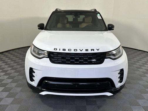 Fuji White 2025 Land Rover Discovery P360 Dynamic SE