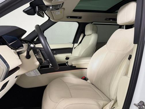 White 2024 Land Rover Range Rover P530 SE