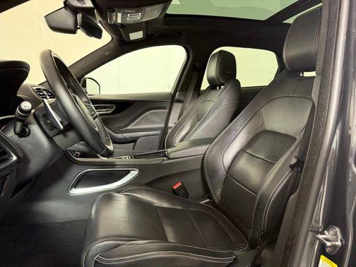 2019 Jaguar F-PACE 25t R-Sport