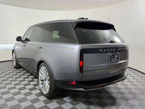 Eiger Grey Metallic 2026 Land Rover Range Rover P400 SE 7 Seat