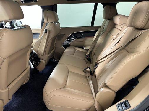 2025 Land Rover Range Rover P400 SE 7 Seat
