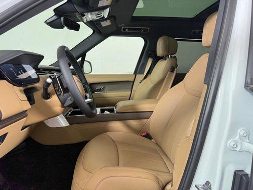 Fuji White 2026 Land Rover Range Rover P530 SE 7 Seat