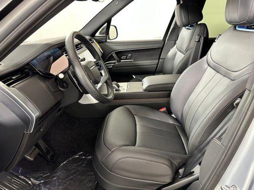 2025 Land Rover Range Rover P530 SE
