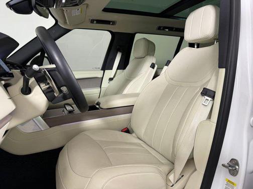 White 2025 Land Rover Range Rover P530 SE 7 Seat