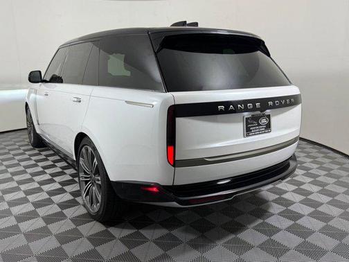 White 2025 Land Rover Range Rover P530 SE 7 Seat