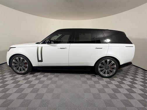 White 2025 Land Rover Range Rover P530 SE 7 Seat