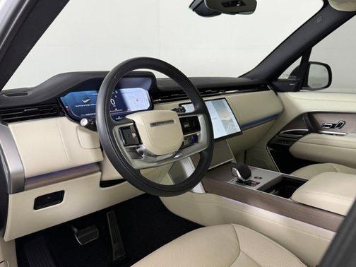 White 2025 Land Rover Range Rover P530 SE 7 Seat