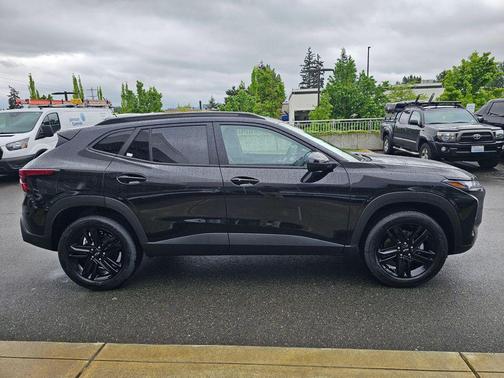 Mosaic Black Metallic 2026 Chevrolet Trax FWD ACTIV