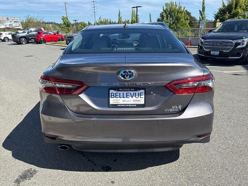 2022 Toyota Camry Hybrid XLE