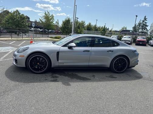 2022 Porsche Panamera GTS