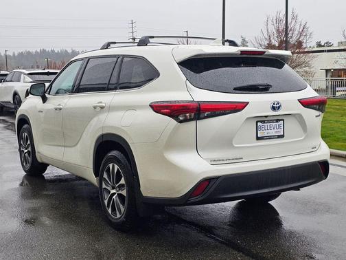 Blizzard Pearl 2020 Toyota Highlander Hybrid XLE