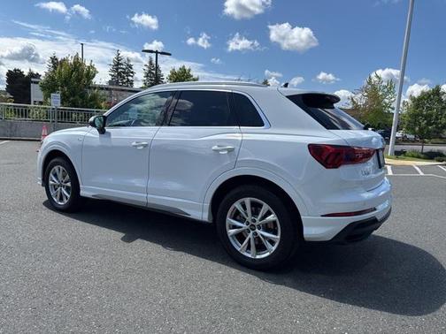 2024 Audi Q3 Premium 45 TFSI S line quattro Tiptronic
