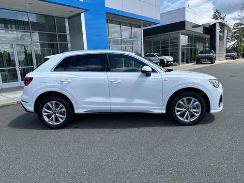 2024 Audi Q3 Premium 45 TFSI S line quattro Tiptronic