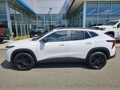 Summit White 2025 Chevrolet Trax FWD ACTIV