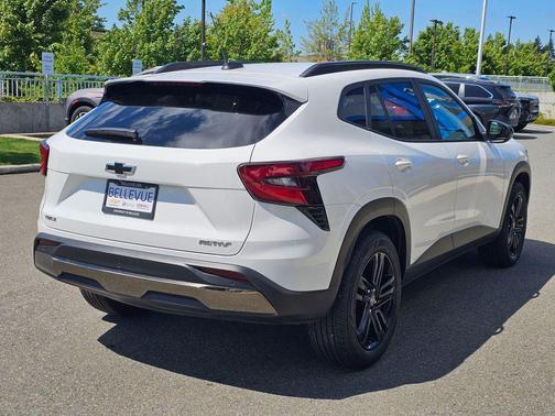 Summit White 2025 Chevrolet Trax FWD ACTIV