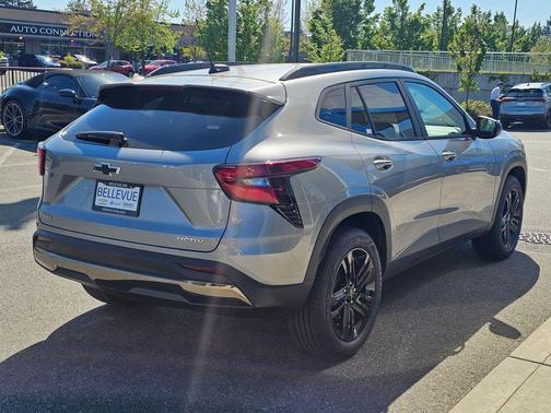 Sterling Gray Metallic 2026 Chevrolet Trax FWD ACTIV