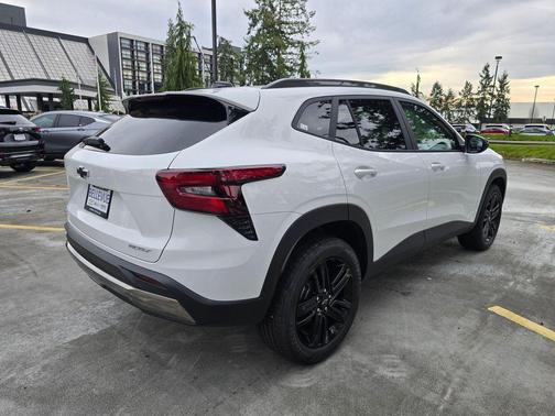 Summit White 2026 Chevrolet Trax FWD ACTIV