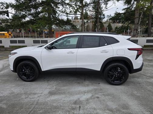 Summit White 2026 Chevrolet Trax FWD ACTIV