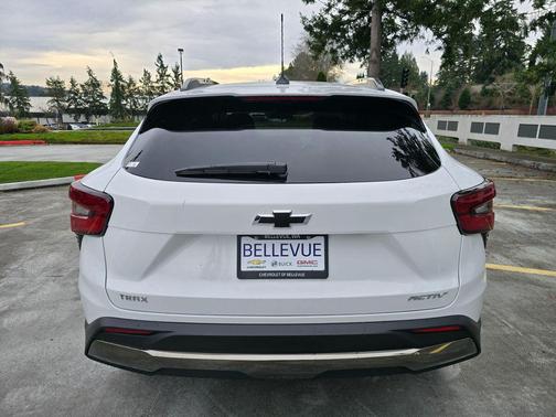 Summit White 2026 Chevrolet Trax FWD ACTIV