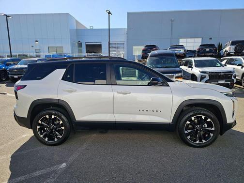 Iridescent Pearl Tricoat 2025 Chevrolet Equinox AWD RS