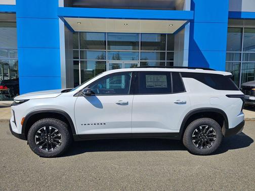 Polar White Tricoat 2026 Chevrolet Traverse AWD Z71