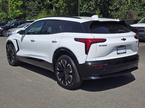 Summit White 2024 Chevrolet Blazer EV eAWD RS