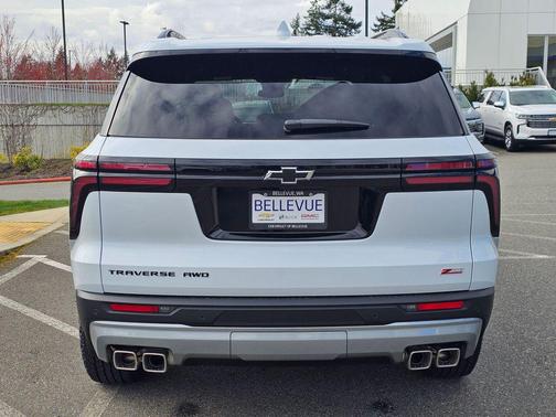 Polar White Tricoat 2026 Chevrolet Traverse AWD Z71