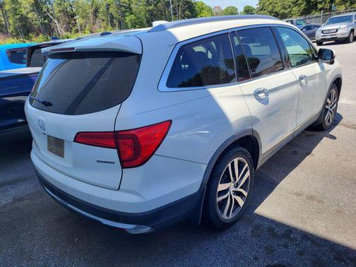 White 2016 Honda Pilot Touring