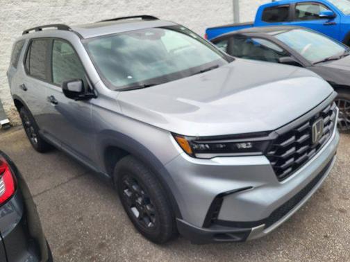 Lunar Silver Metallic 2023 Honda Pilot AWD TrailSport