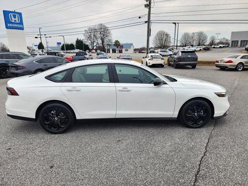 Platinum White Pearl 2025 Honda Accord SE