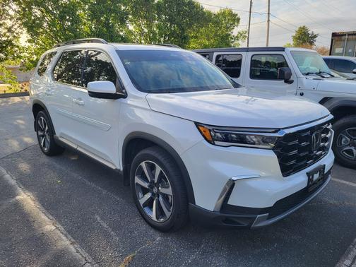Platinum White Pearl 2023 Honda Pilot