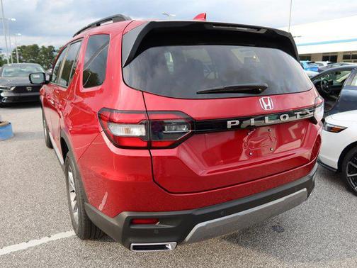 Radiant Red Metallic II 2026 Honda Pilot EX-L