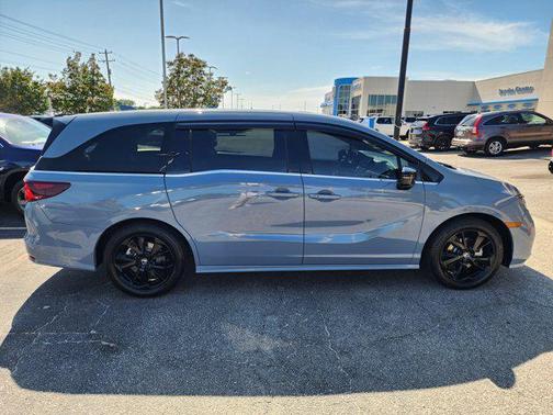 Sonic Gray Pearl 2024 Honda Odyssey