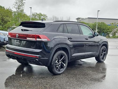 2025 Volkswagen Atlas Cross Sport 2.0T SEL R-Line Black