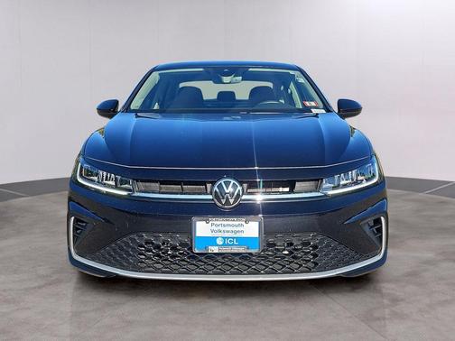 Deep Black Pearl Effect 2025 Volkswagen Jetta 1.5T SE
