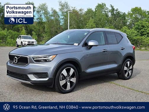 Gray Metallic 2019 Volvo XC40 T5 Momentum