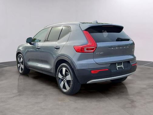 Gray Metallic 2019 Volvo XC40 T5 Momentum