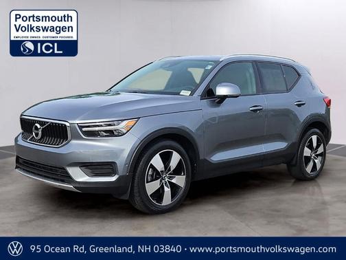 Gray Metallic 2019 Volvo XC40 T5 Momentum
