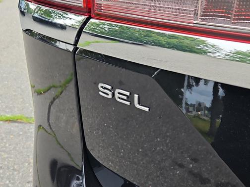 Deep Black Pearl Effect 2026 Volkswagen Atlas 2.0T SEL Premium R-Line